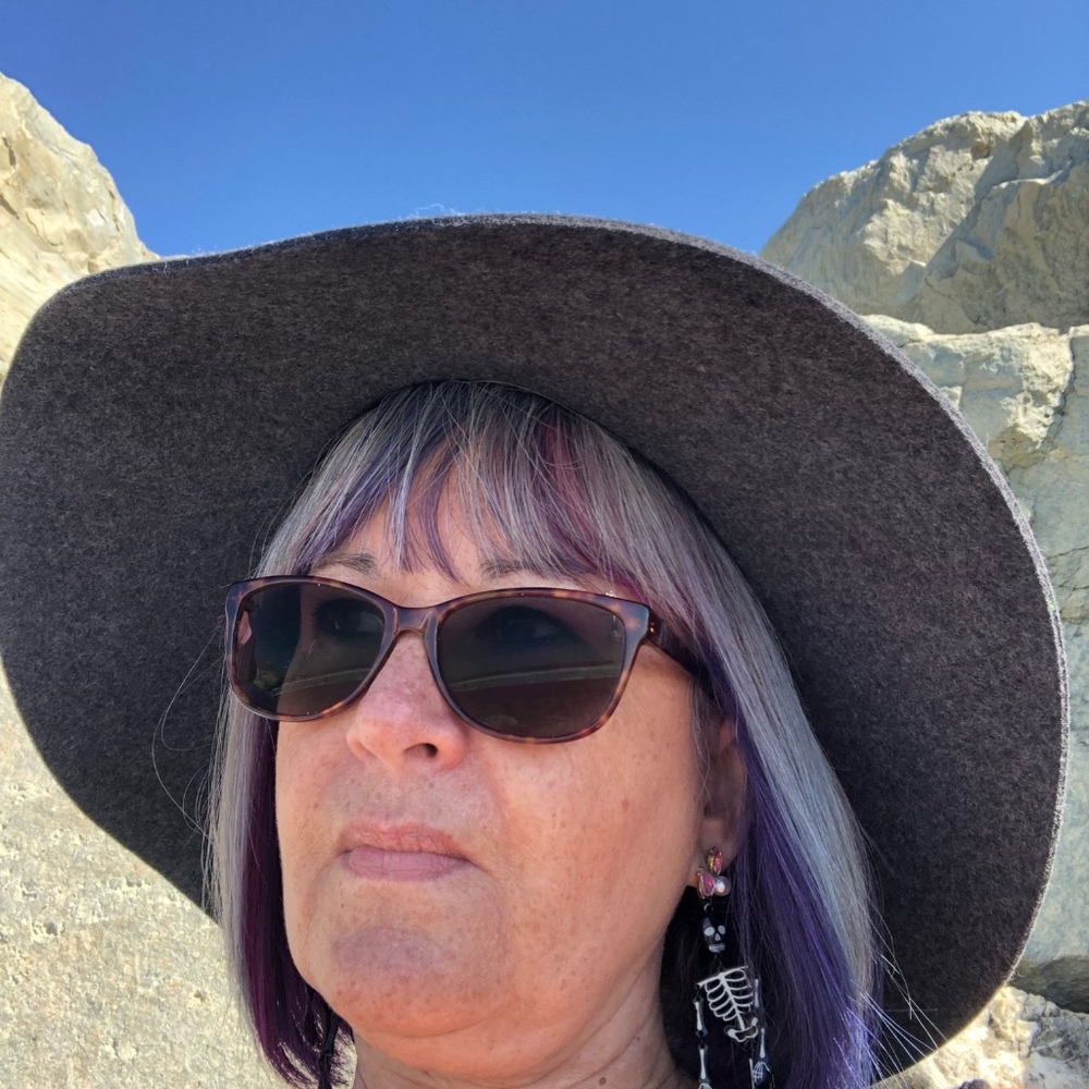 Meet your Posher, Elizabeth